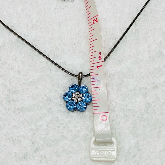 Vintage Blue crystal flower necklace - Picture 3 of 5
